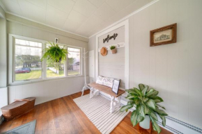 Historical Magnesia Springs Home, Near Kayaking!